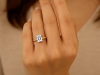 2 Carat Emerald Lab Grown IGI G/VS1 Diamond Solitaire Ring in 14K Yellow Gold 8