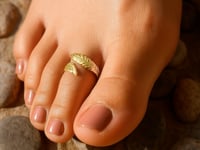 14k Yellow Gold Bypass Style Toe Ring with Leaves 2